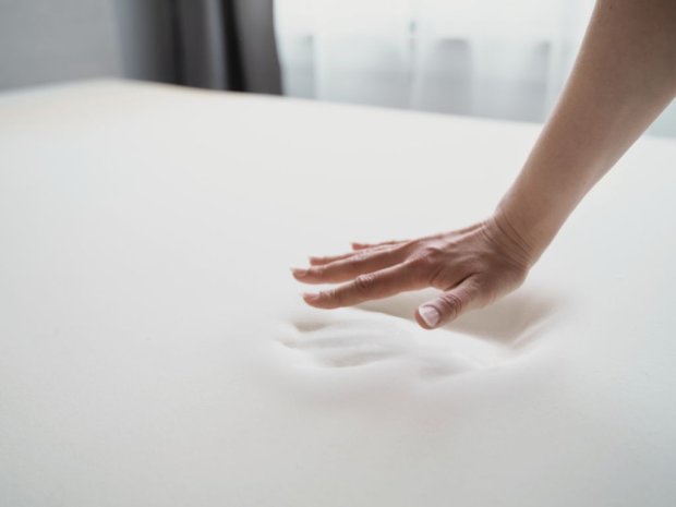 Latex vs. Memory Foam: Why Latex Outperforms Memory Foam